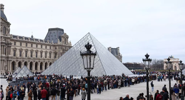 Le Louvre rouvre ses portes entièrement après le vote du personnel en faveur de la suspension de la grève concernant les conditions de travail.