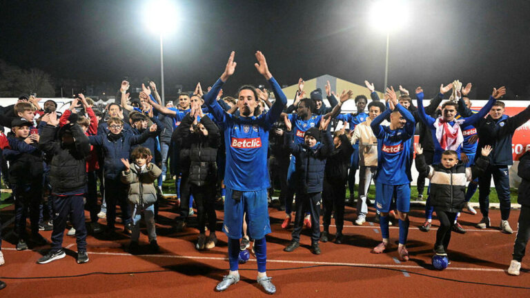 Coupe de France : Avranches crée la surprise, Lens s’impose, le PSG entre en lice.